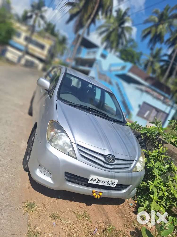 Toyota Innova 2011