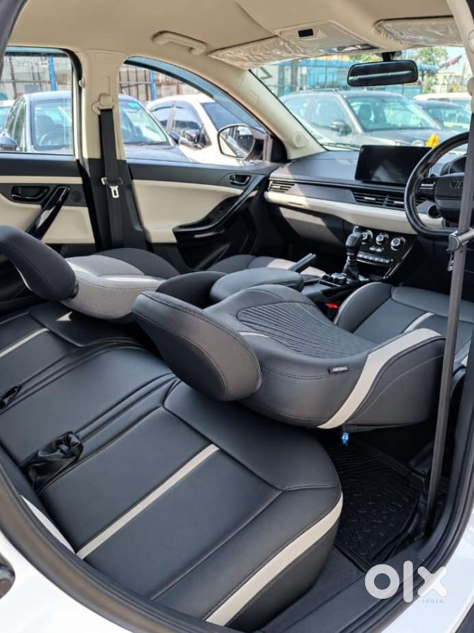 Tata Nexon, 2025, Petrol