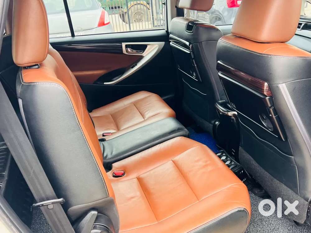 Toyota Innova Crysta 2.8 Zx At 7 Seater, 2018, Diesel