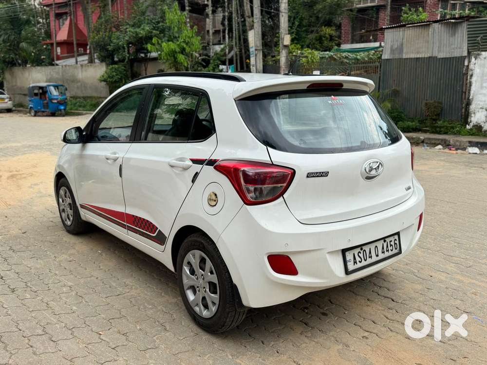 Hyundai Grand I10 Sportz, 2016, Petrol