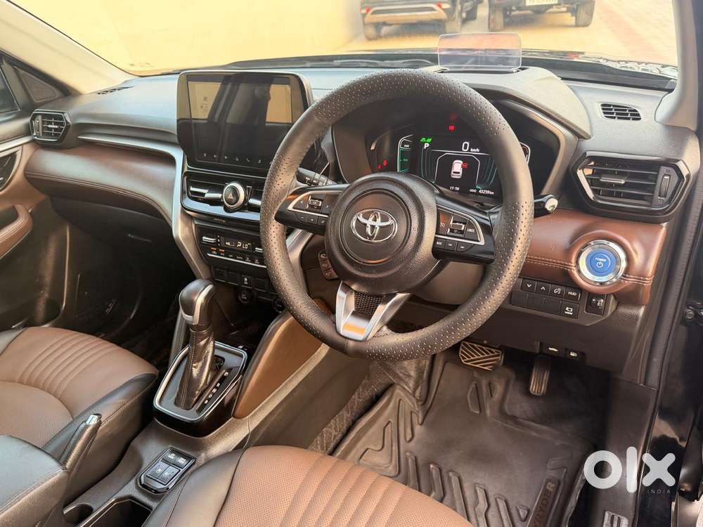 Toyota Urban Cruiser Hyryder 1.5 V Hybrid, 2023, Petrol