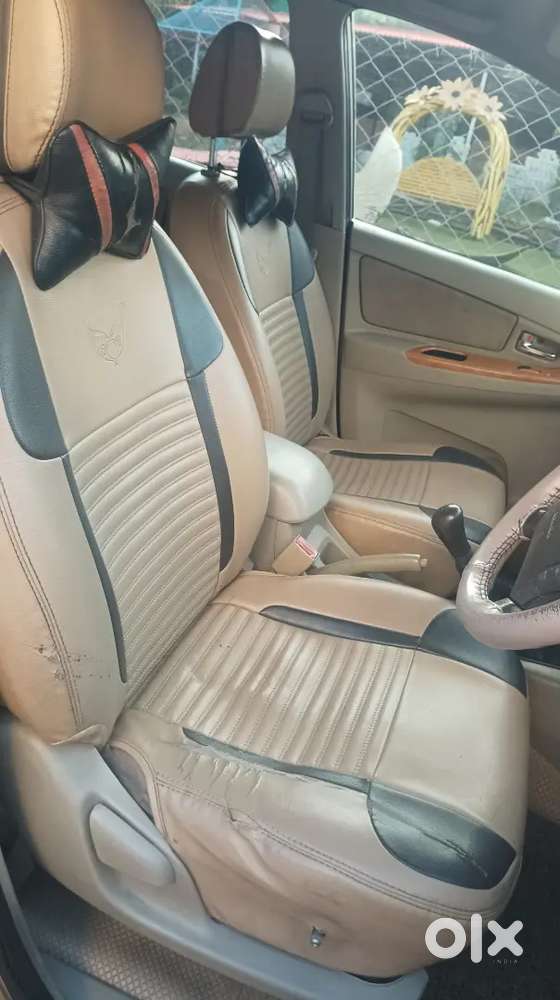 Toyota Innova 2.5 V Diesel 2011 Car For Sale