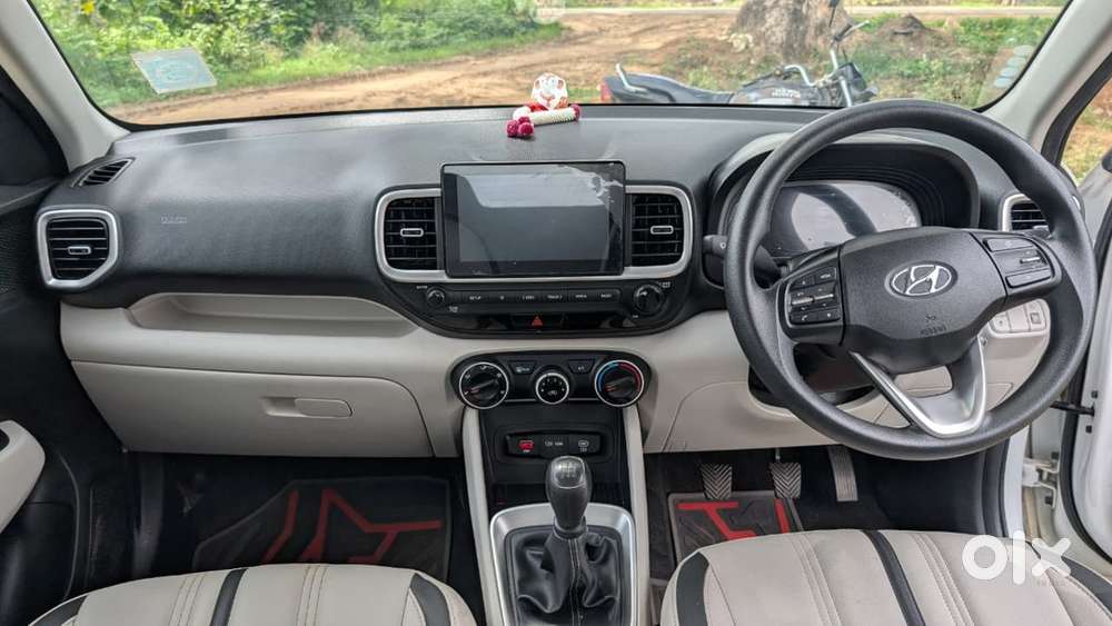 Hyundai Venue Petrol 2023