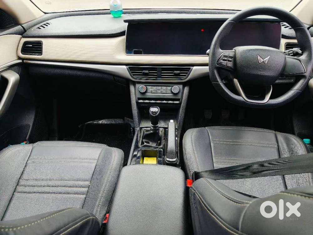 Mahindra Xuv700 2.0 Ax 5 Petrol Mt 7 Str, 2021, Petrol