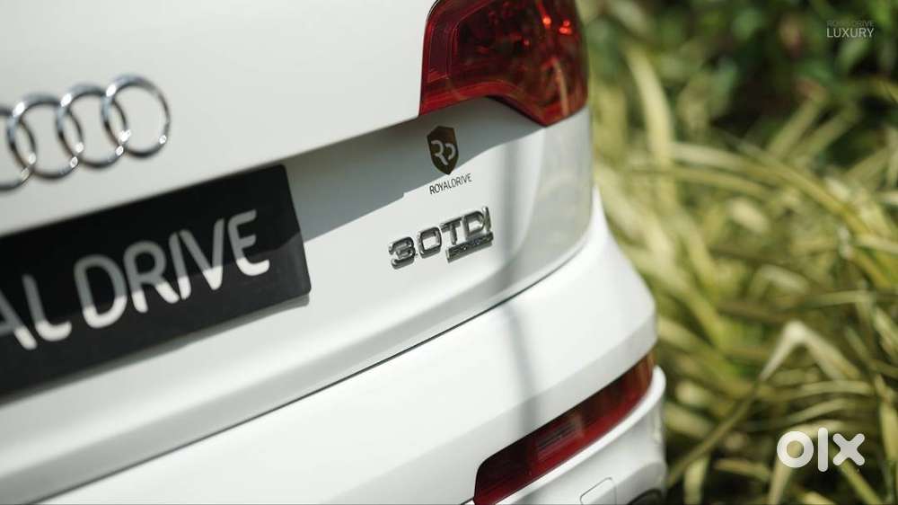 Well Maintained White Audi Q7.