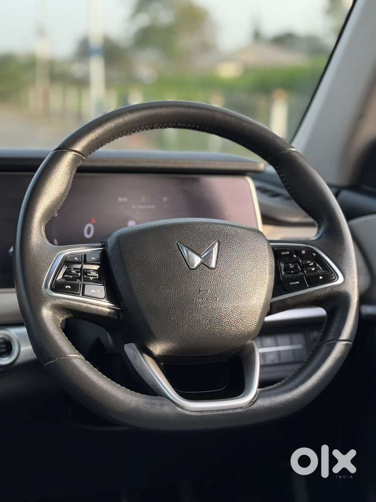 Mahindra Xuv700 2.0 Ax 7 Petrol Mt Str, 2021, Petrol