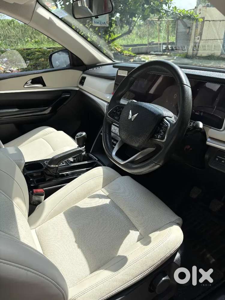 Mahindra Xuv700 2.0 Ax7 Petrol Manual 2024