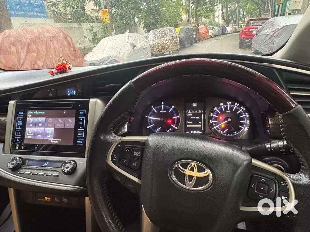 Toyota Innova Crysta 2.4 V 7 Str, 2017, Diesel