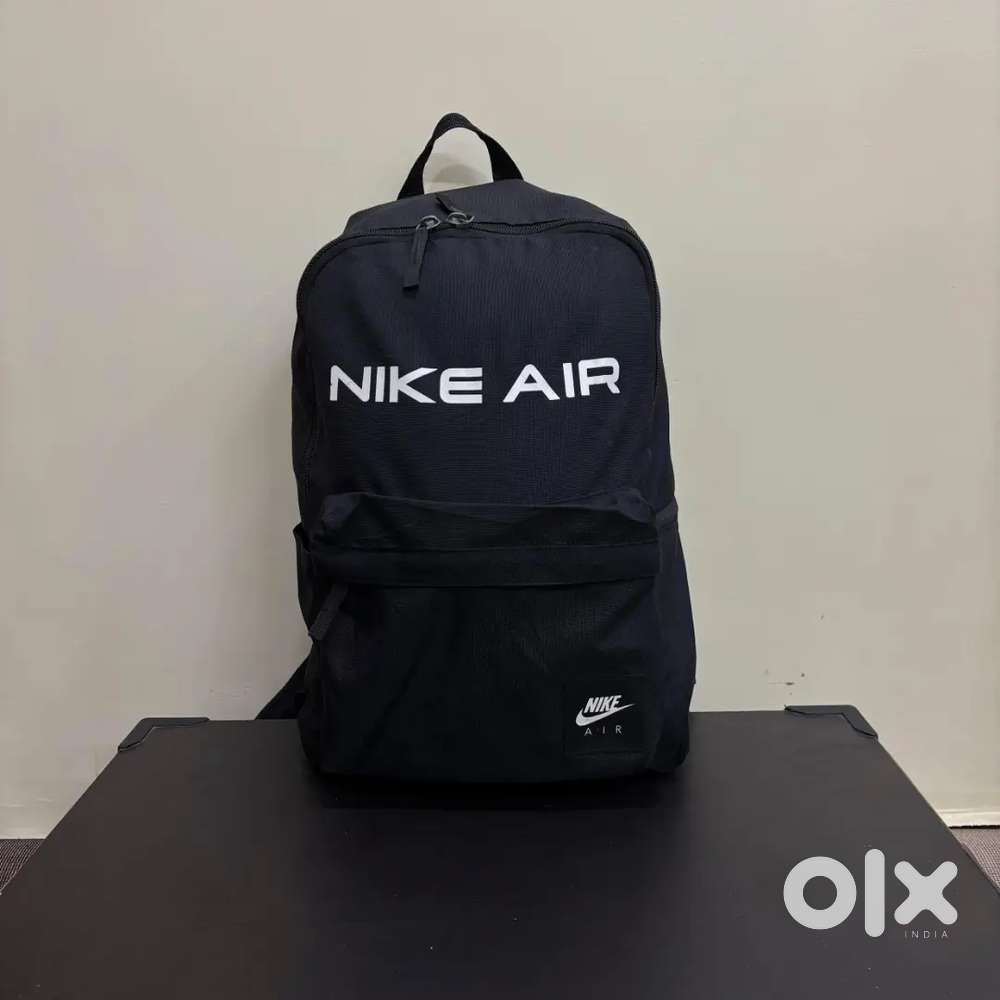 adidas backpack 90285 silver Weekender – Small Lightweight Everyday Bag, 19L, Metal Grey/1, OSFA Color:DARK BLUE and removable shoulder straps Nike Black Air Max Baseball