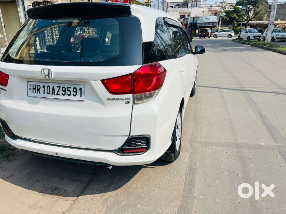 7 Seater Car Well Maintained With Full Insured