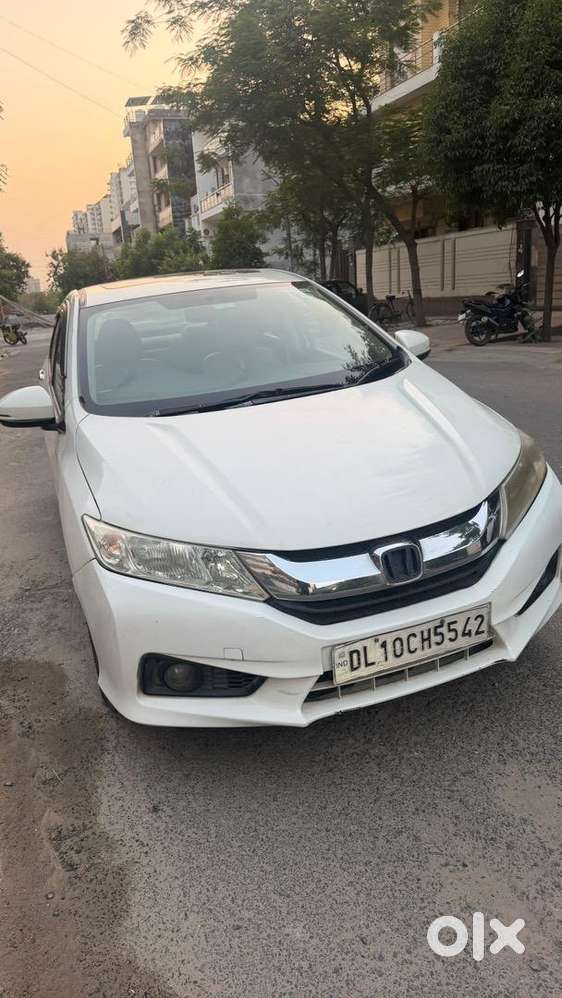 Honda City Push Button Automatic Sunroof 2017 Petrol Well Maintained