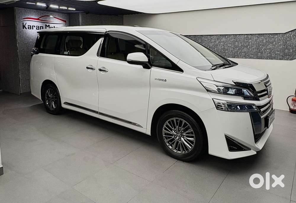 Toyota Vellfire 2.5 Executive Lounge, 2022, Petrol