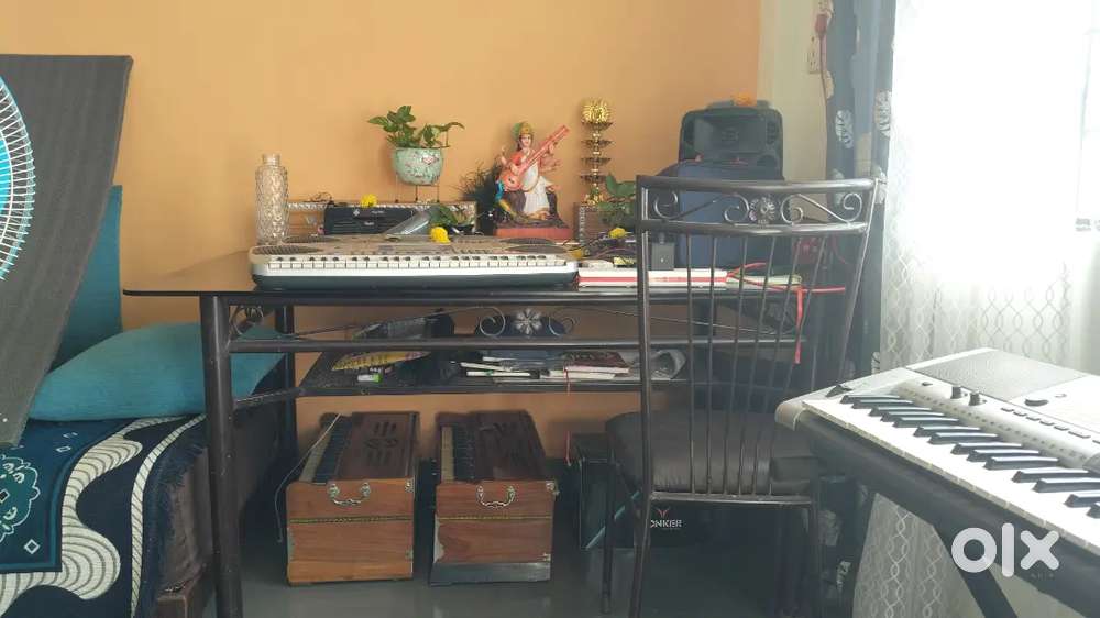6 chair Dinning table