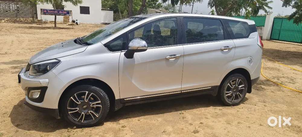 Mahindra Marazzo M8 2018 Variant