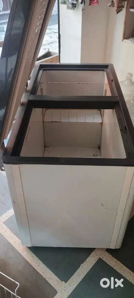 D Freezer shop closed that's why selling