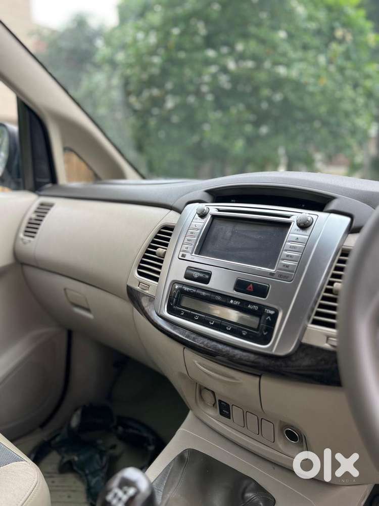 Toyota Innova 2.5 Z Diesel 7 Seater Bs Iv, 2014, Diesel
