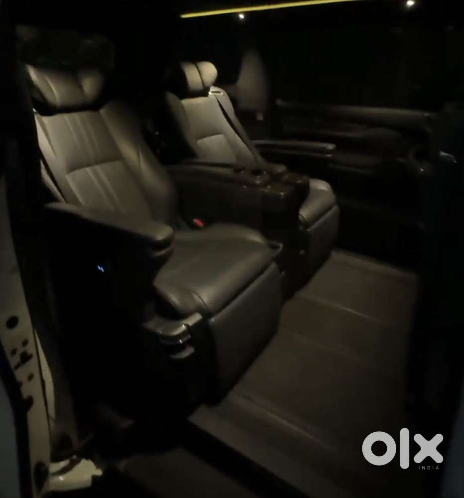 Toyota Vellfire 2.5 Executive Lounge, 2021, Petrol