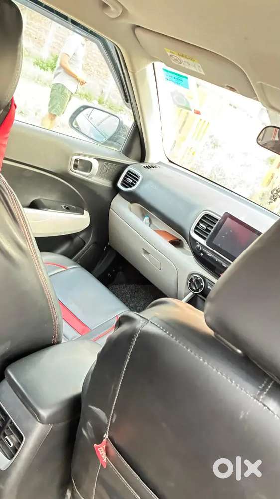Hyundai Venue 2025 Cng /19000km  1st Owner Excellent Condition