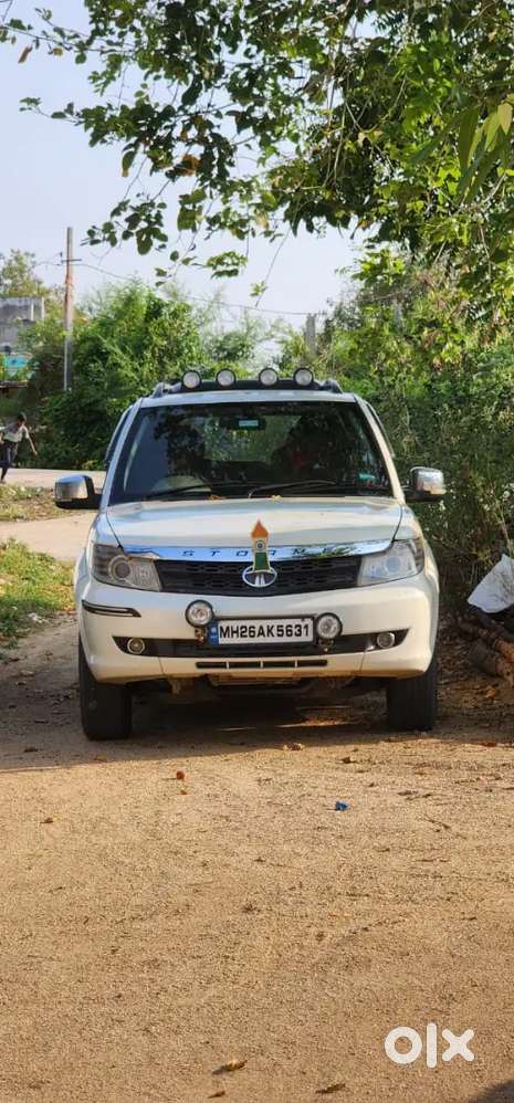 Tata Safari Storme 2015