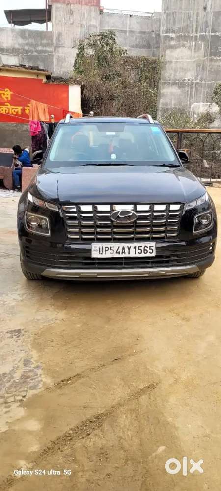 Hyundai Venue 2024 Petrol 25000 Km Driven