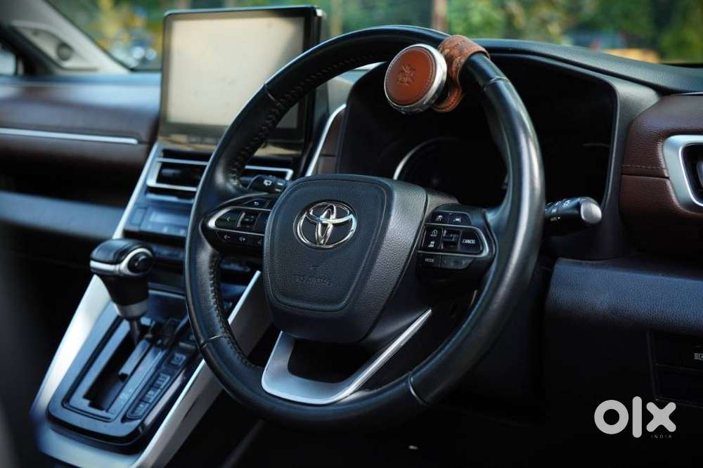 Toyota Innova Hycross 2.0 Zx Hybrid 7 Str, 2023, Petrol