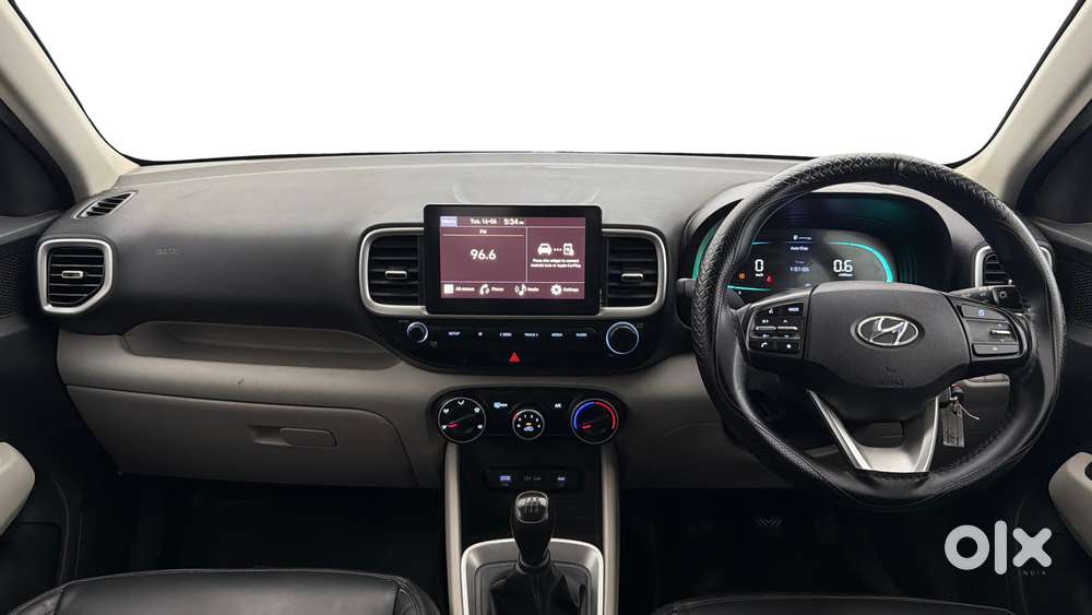 Hyundai Venue 1.2 S (o), 2024, Petrol