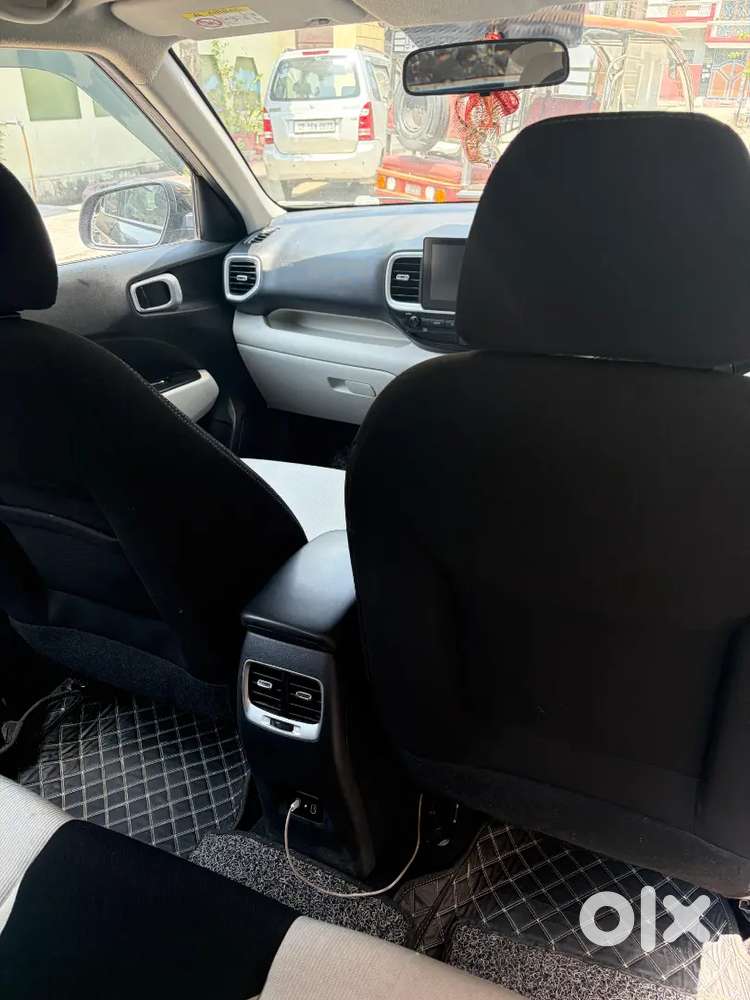 Hyundai Venue 2023 Petrol 40000 Km Driven