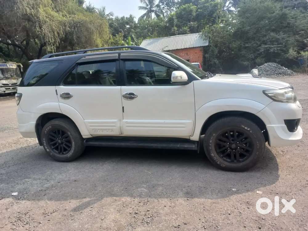 Toyota Fortuner 2015 Diesel 178000 Km Driven