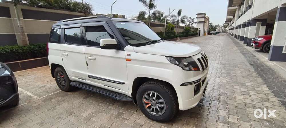 Mahindra Tuv 300 T10 Top End Car And Well Maintained Suv For Sale.