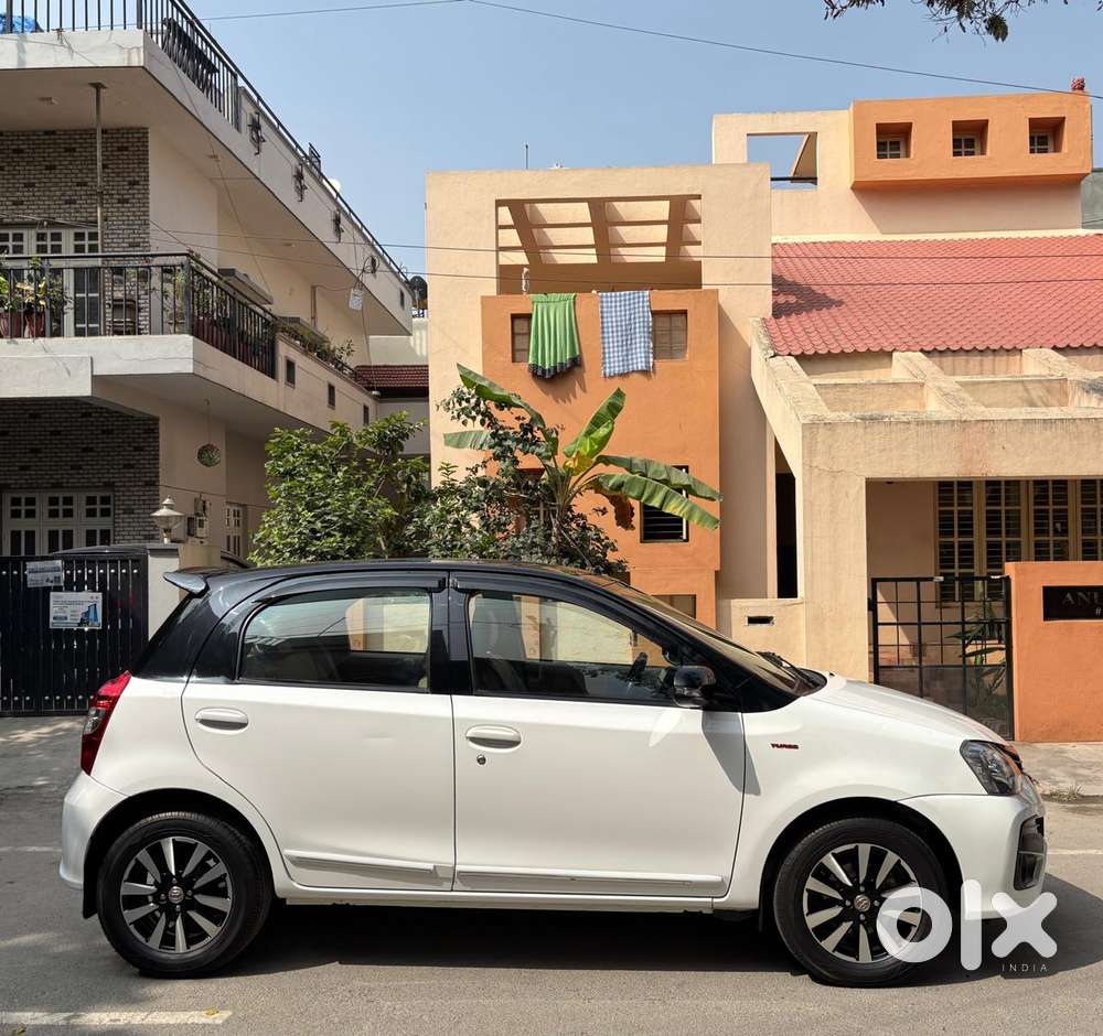 Toyota Etios Liva 1.2 Vx Dual Tone, 2018, Petrol