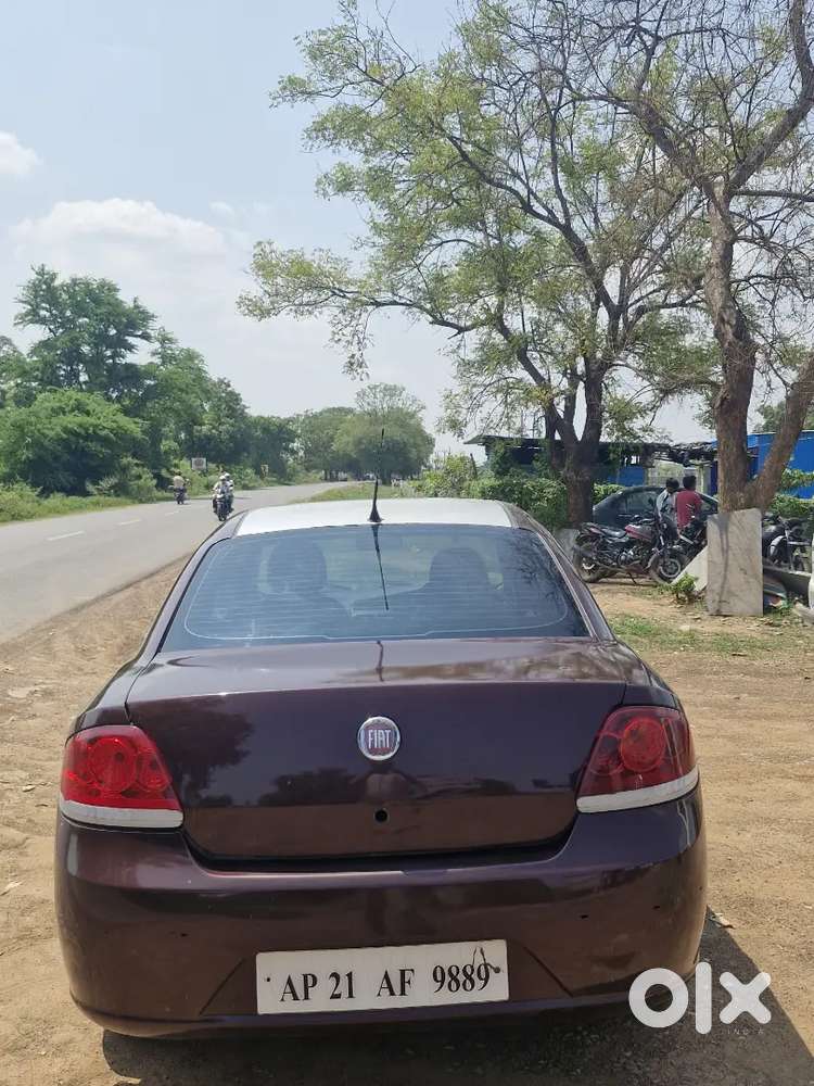 Fiat Linea Emotion 2011 Car