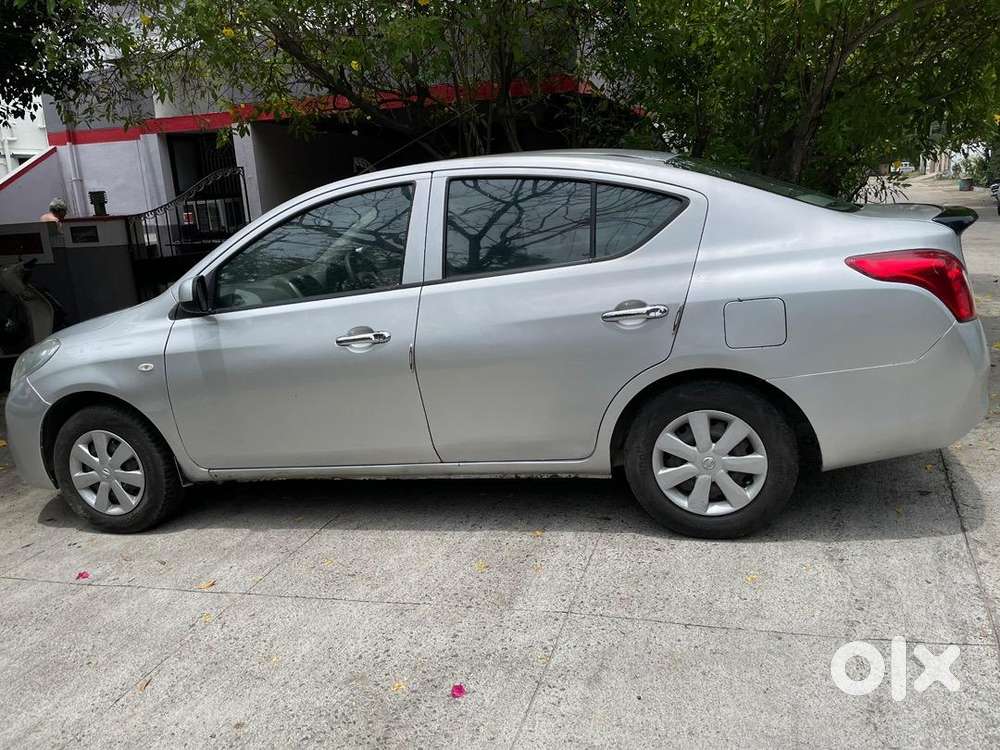 Nissan Sunny 2012