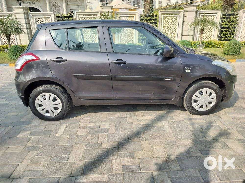 Maruti Suzuki Swift Lxi Optional-o, 2017, Petrol