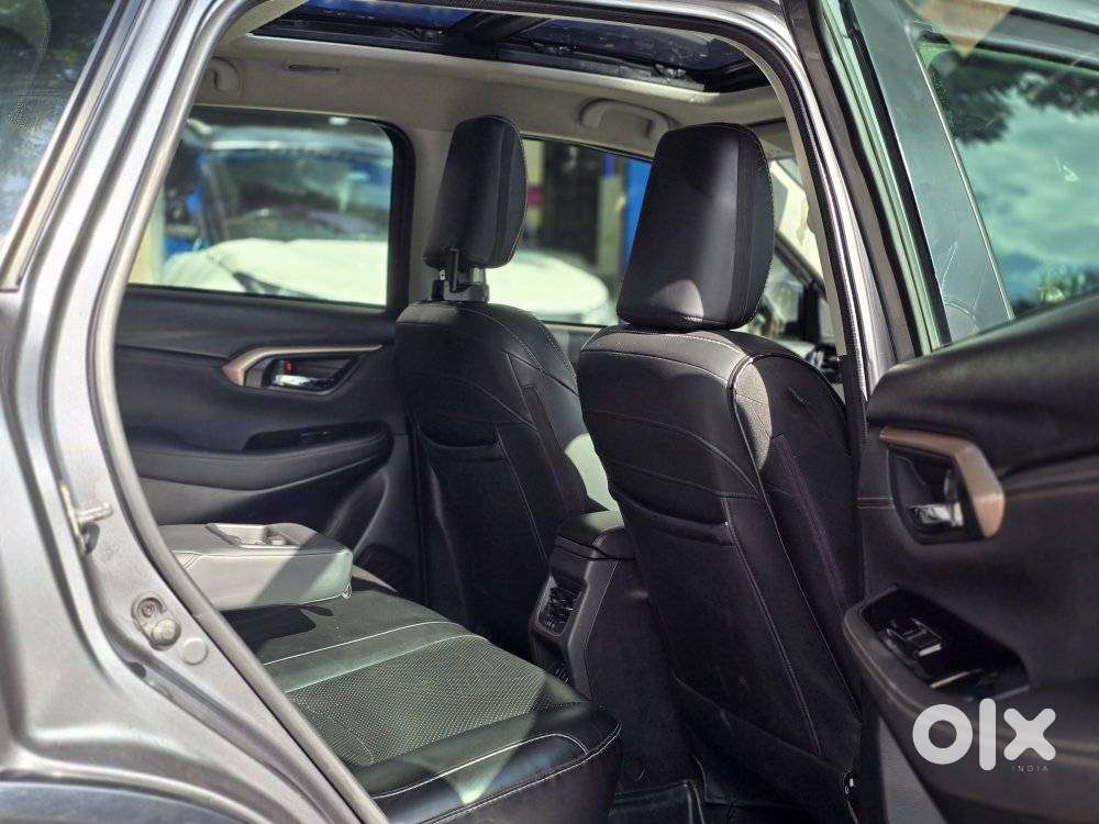 Maruti Suzuki Grand Vitara 1.5 Zeta Plus Dual Tone Intelligent Hybri..