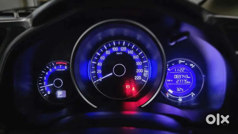 Selling My Well Maintained Honda Jazz(petrol Automatic)