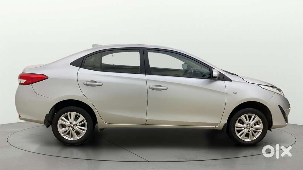 Toyota Yaris J Cvt, 2020, Petrol