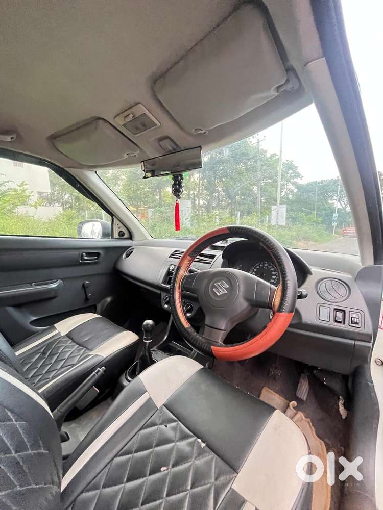 Maruti Suzuki Swift Lxi Bsiii, 2010, Petrol