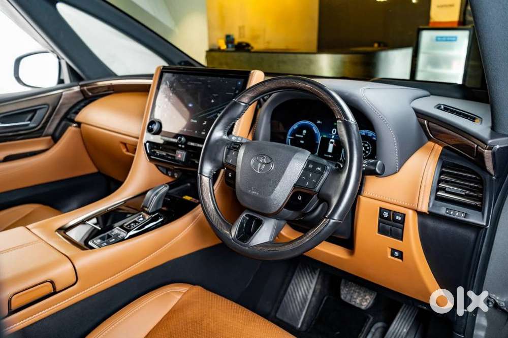 Toyota Vellfire 2.5 Executive Lounge, 2023, Petrol