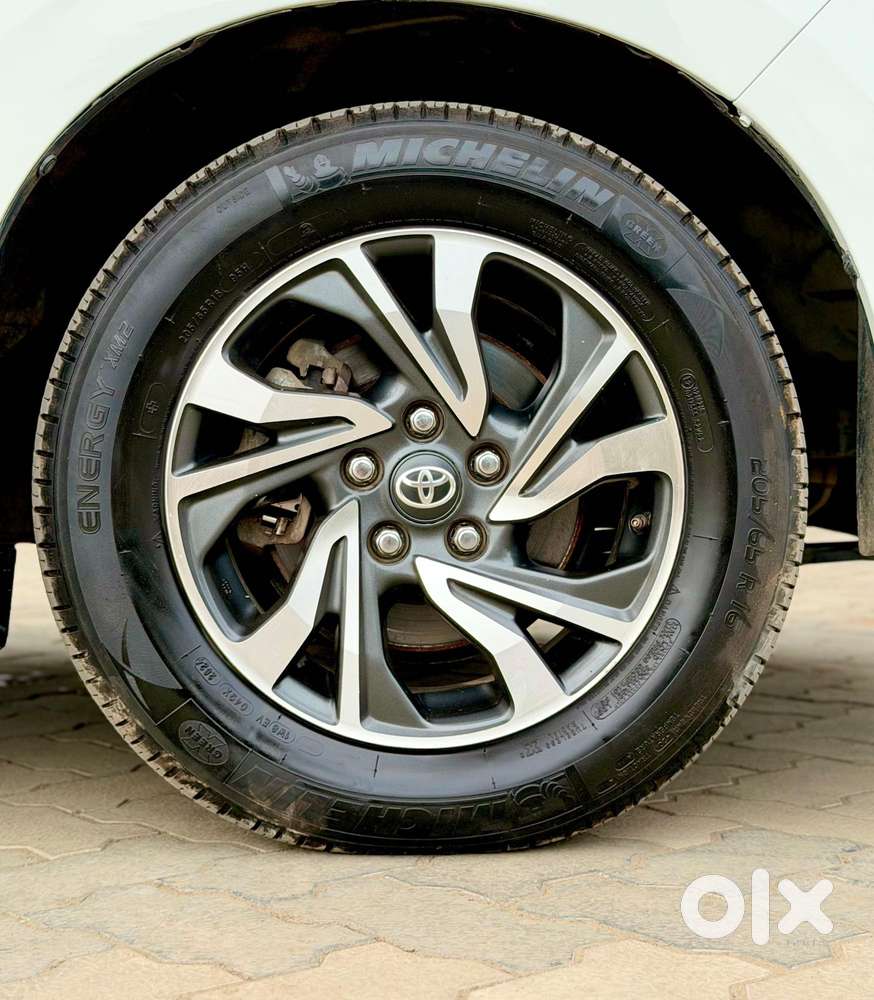 Toyota Innova Crysta [2020-ongoing] 2.7 Gx Mt 8 Str, 2021, Diesel