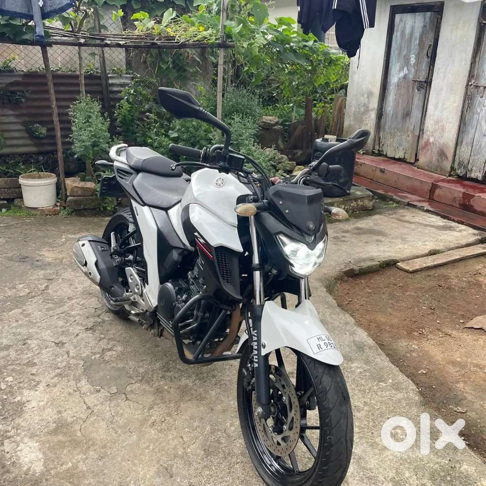 White Colour Fz 250 Road Price 2025 Yamaha FZS 250 Price, Specs