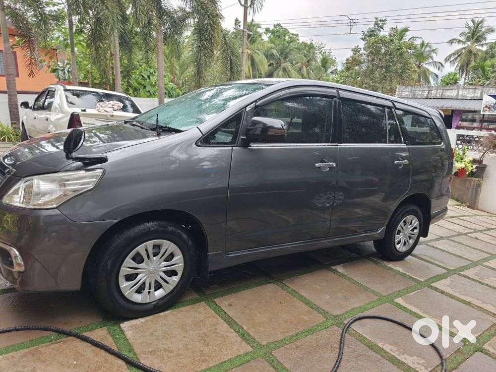 Toyota Innova 2004-2011 2.5 E Diesel Ms 8-seater, 2010