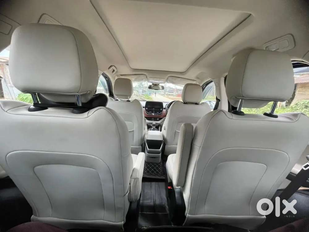 Tata Safari Xz Plus-top Model With Captain Seat & Panaramic Sunroof