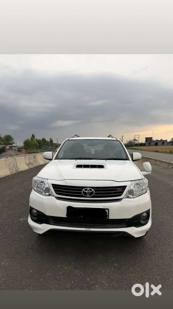 Toyota Fortuner 2015 Diesel 160000 Km Driven
