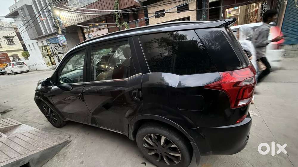 Mahindra Xuv500 W 11top Model (black)