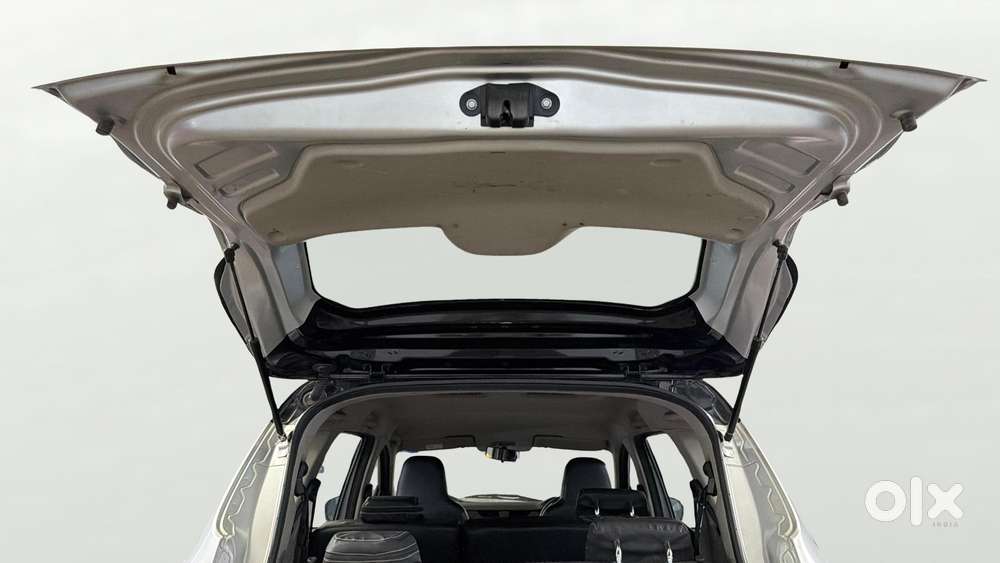 Renault Triber Rxt, 2022, Petrol