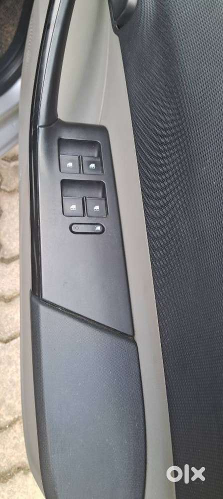 Tata Tiago 1.2 Revotron Xt (o), 2017, Petrol