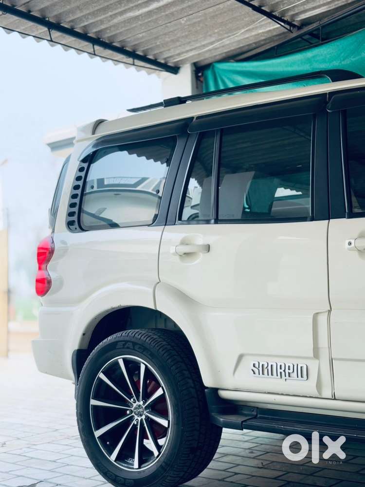 Mahindra Scorpio Diesel 2015 Variant S10