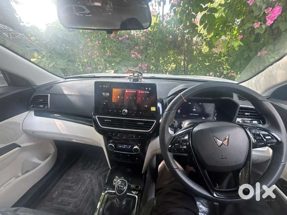 Mahindra Xuv 3xo 2025 Petrol 5000 Km Driven