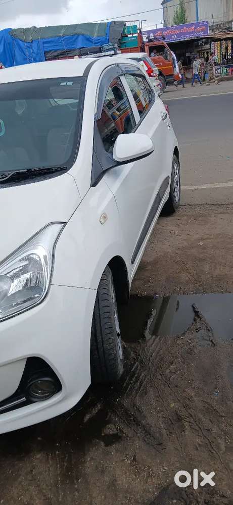 Hyundai Grand I10 2017 Petrol 75000 Km Driven