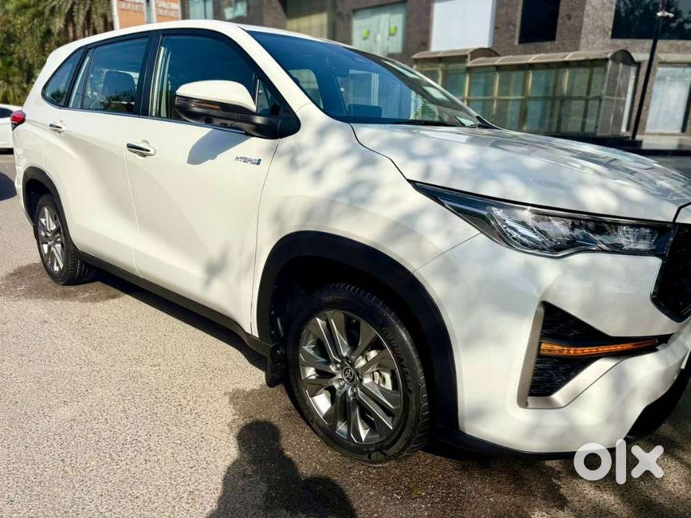 Toyota Innova Hycross 2.0 Zx (o) Hybrid 7 Str, 2025, Petrol